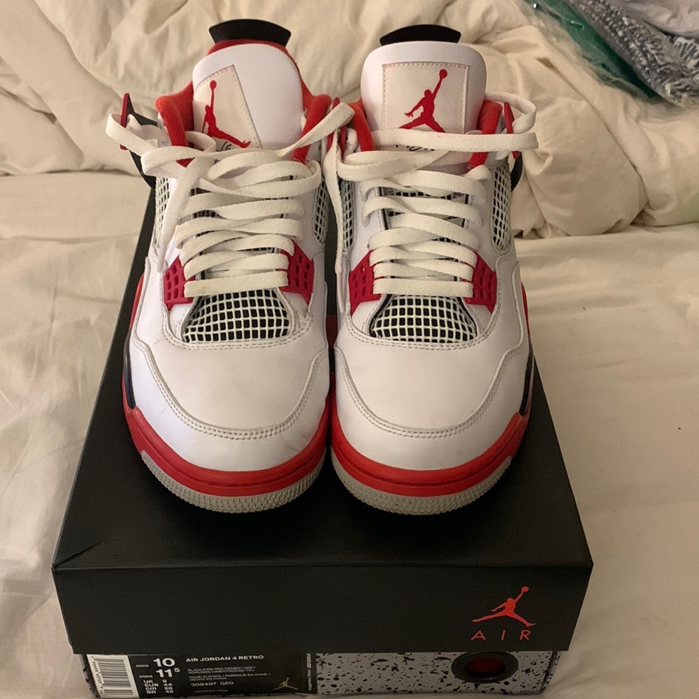 Air Jordan 4 Retro